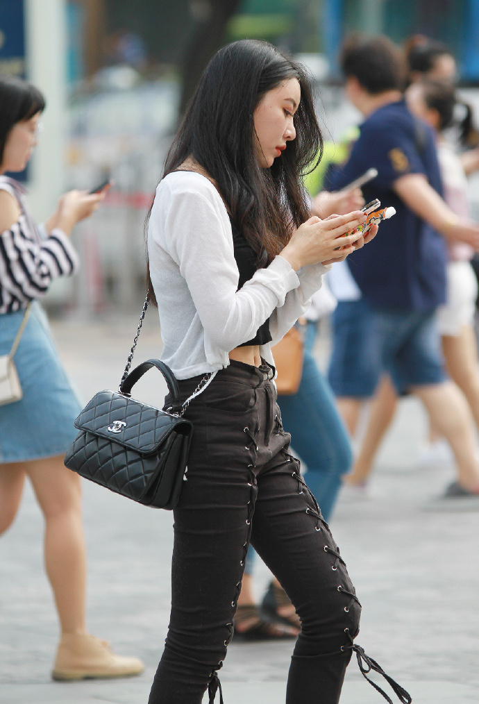 街拍美女图片 瘦瘦的小姐姐图片 5