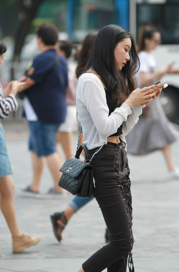 街拍美女图片 瘦瘦的小姐姐图片 7