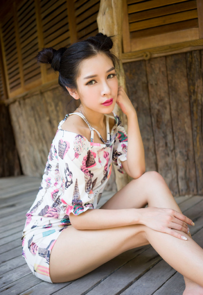 清纯美女图片 清纯少女戴小唯哪吒发型可爱图片 3