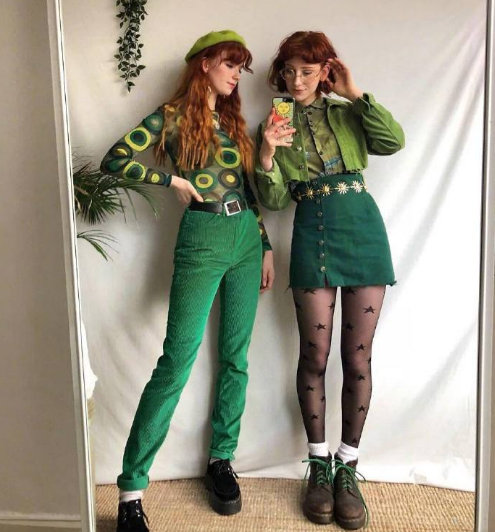 欧美美女图片 姐妹花Liberty & Mathilda复古装图片 4