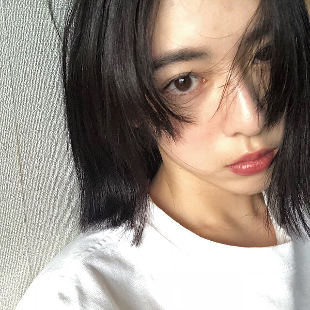 日本美女模特三吉彩花生活自拍照图片 4