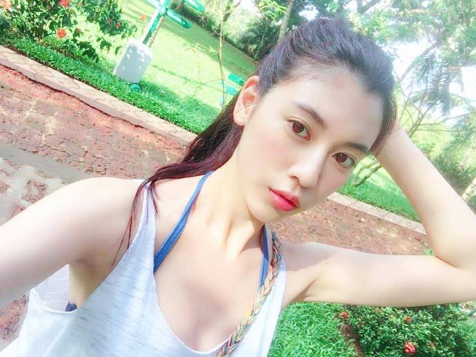 日本美女模特三吉彩花生活自拍照图片 7