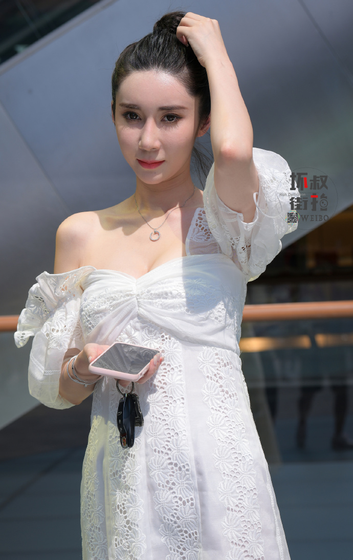 美丽白皙的长裙小姐姐街拍美女图片 6