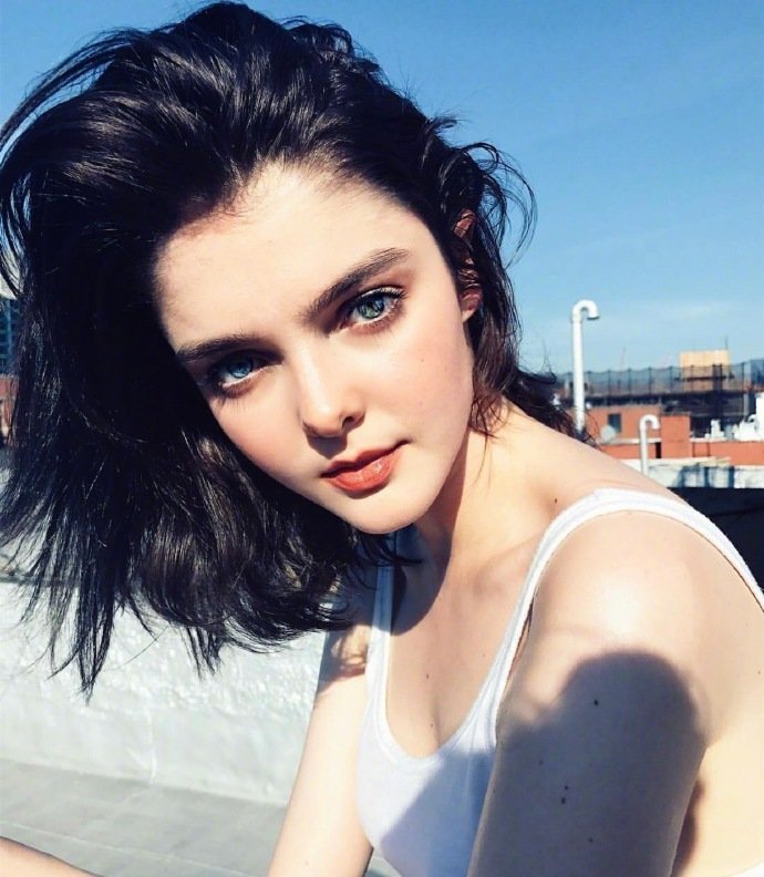 欧美美女图片 爱尔兰美女Laura Ogrady漂亮的眼睛图 3