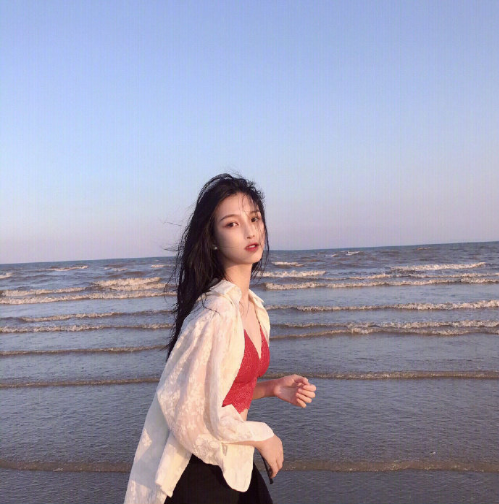 沙滩青春美少女图片 6