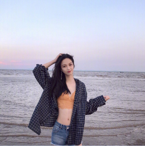 沙滩青春美少女图片 8