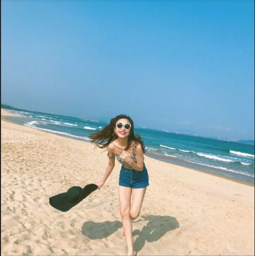 沙滩青春美少女图片 10