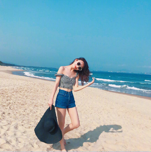 沙滩青春美少女图片 11