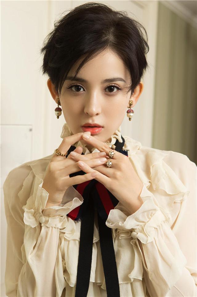 新疆美女图片 中国女明星古力娜扎短发造型很可 2