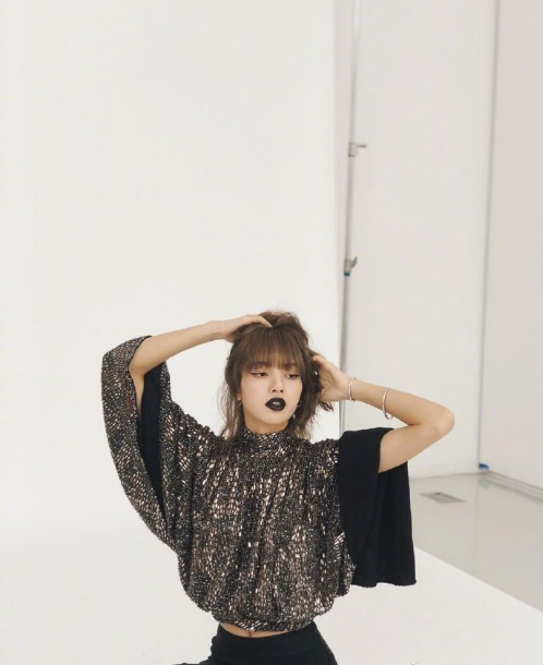泰国美女图片 韩国女歌手lisa黑唇妆图片 3