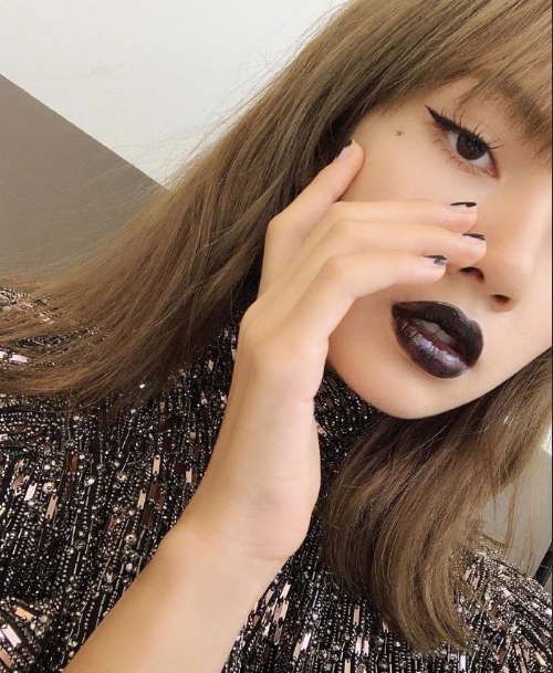 泰国美女图片 韩国女歌手lisa黑唇妆图片 4