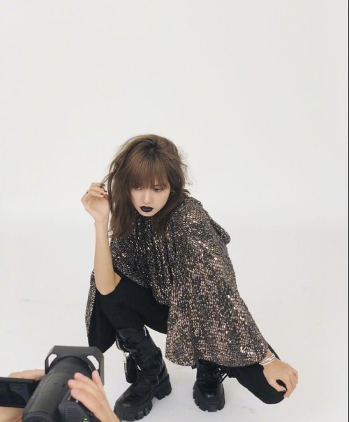 泰国美女图片 韩国女歌手lisa黑唇妆图片 7