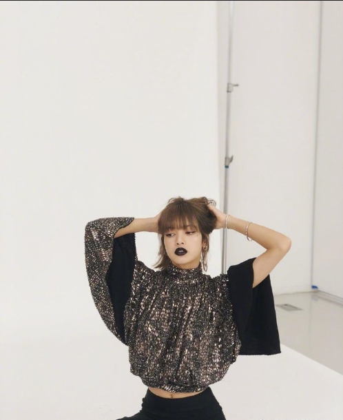 泰国美女图片 韩国女歌手lisa黑唇妆图片 9