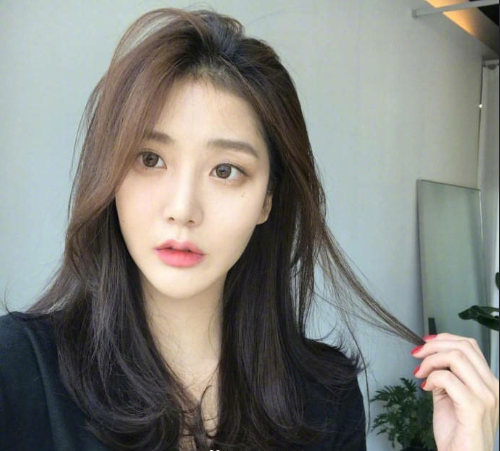 女神标配的慵懒风中长发美女自拍照图片 2