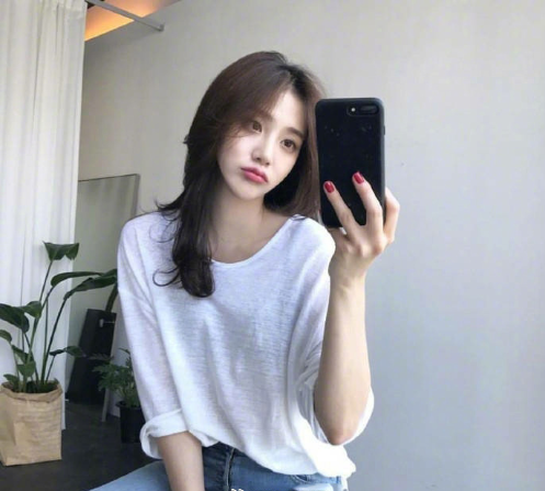 女神标配的慵懒风中长发美女自拍照图片 7