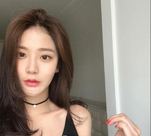 女神标配的慵懒风中长发美女自拍照图片 9