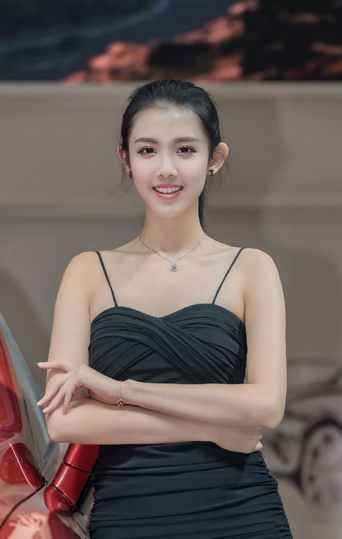 笑容甜美女孩图片 汽车模特图片 4