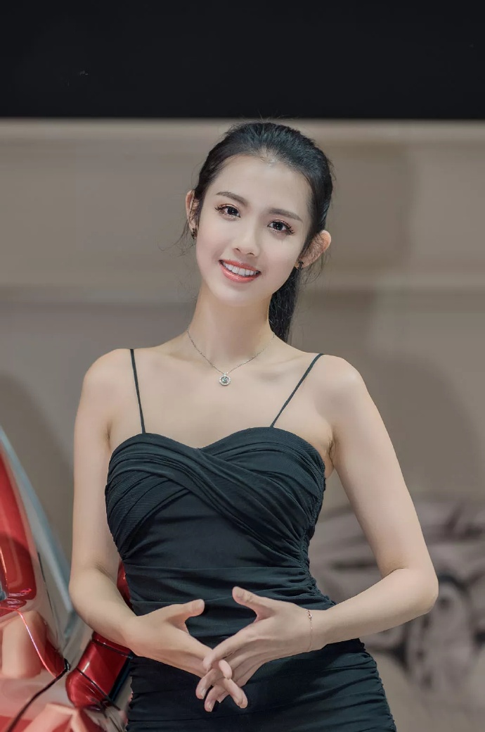 笑容甜美女孩图片 汽车模特图片 6