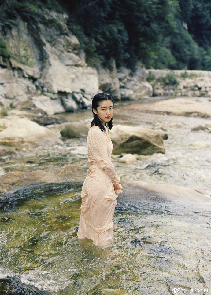 网红网络美女模特湿身写真图片 7