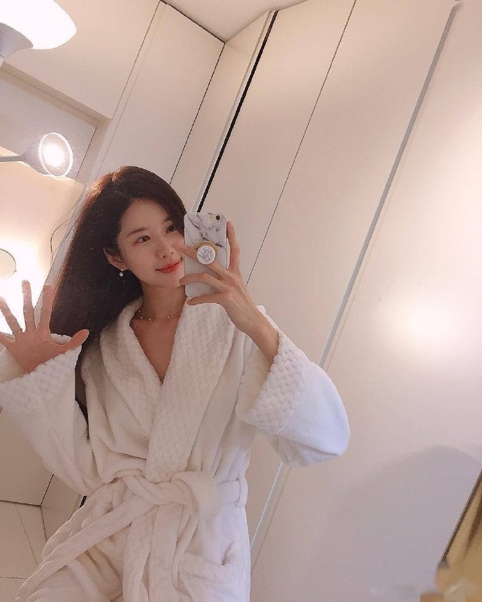 小姐姐大长腿美女自拍图片 2