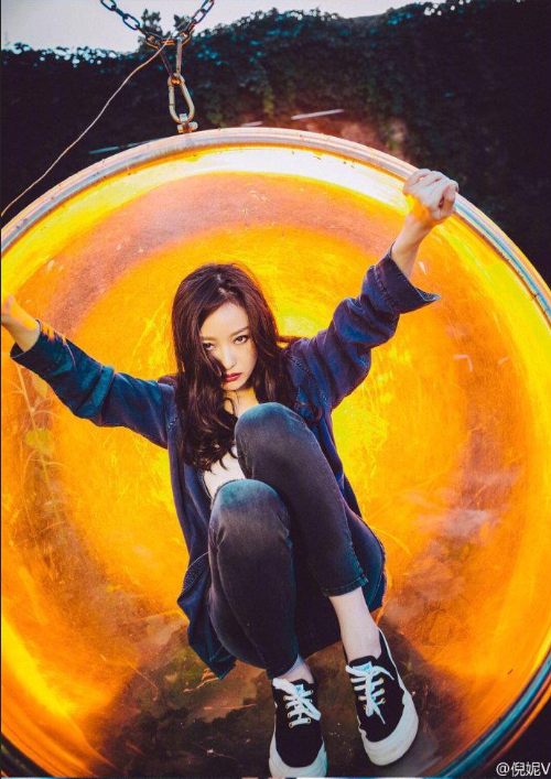好看的女明星倪妮旅行拍照姿势图片 2