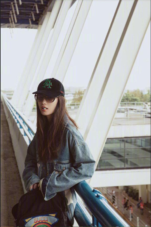 好看的女明星倪妮旅行拍照姿势图片 7