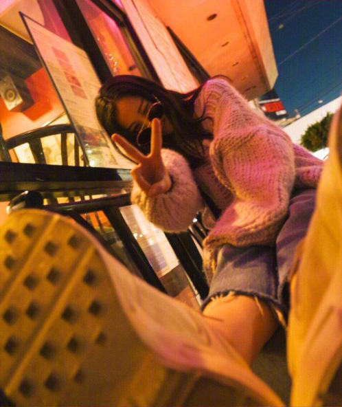 好看的女明星倪妮旅行拍照姿势图片 11