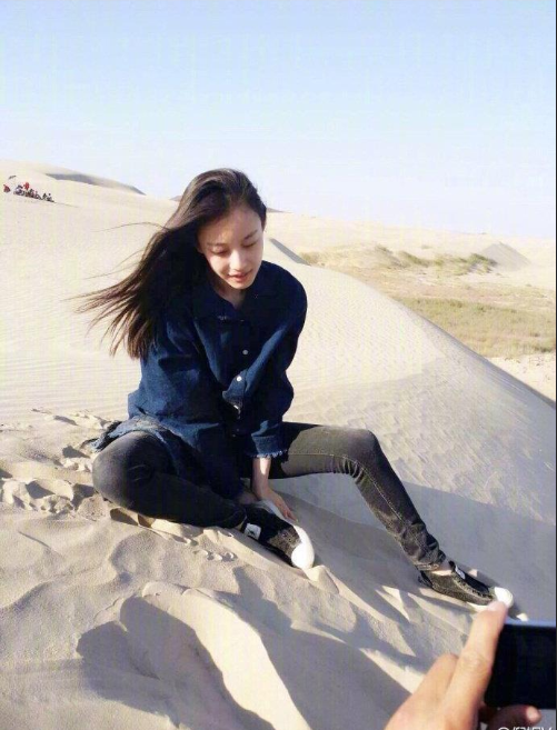 好看的女明星倪妮旅行拍照姿势图片 14