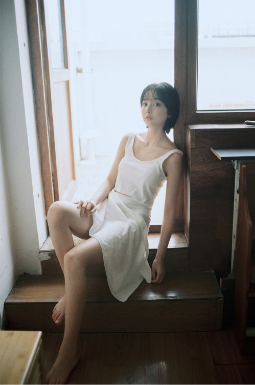 细皮嫩肉的阳光小美女图片 6