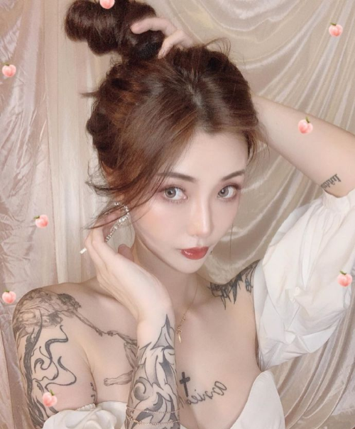 清纯甜美的纹身美女小仙女图片 2