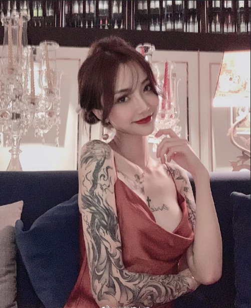 清纯甜美的纹身美女小仙女图片 5