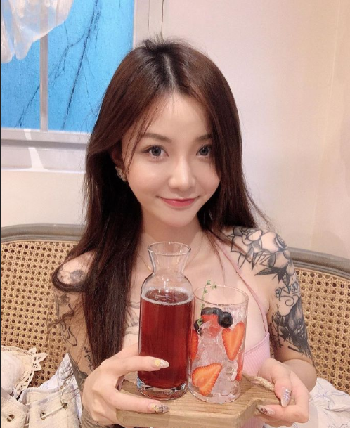 清纯甜美的纹身美女小仙女图片 6