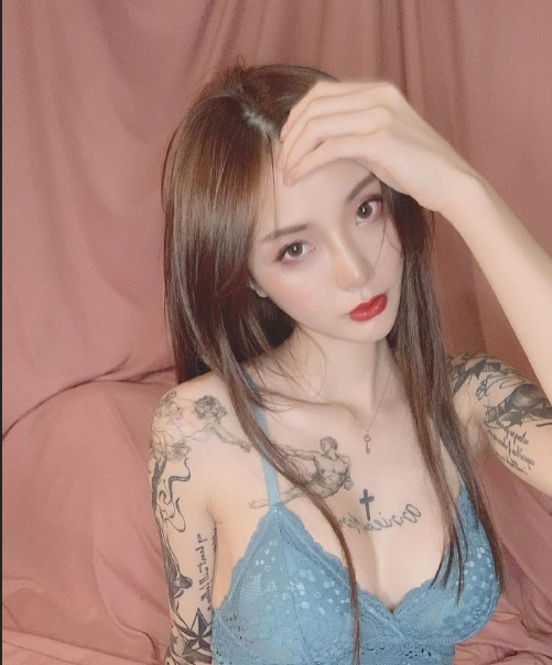 清纯甜美的纹身美女小仙女图片 8
