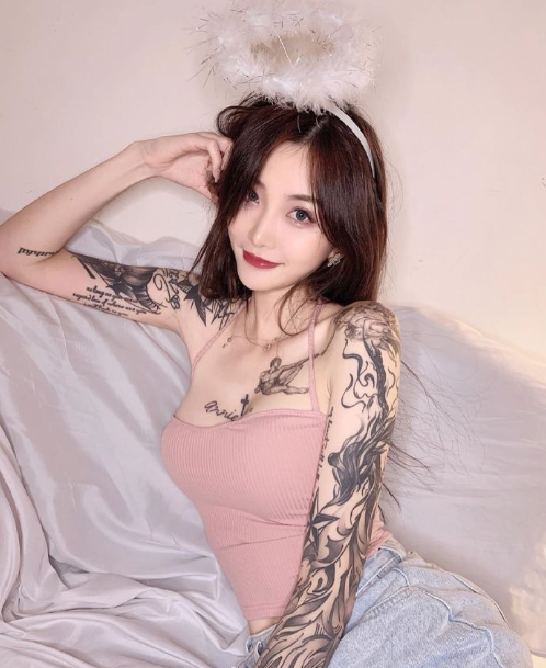 清纯甜美的纹身美女小仙女图片 9