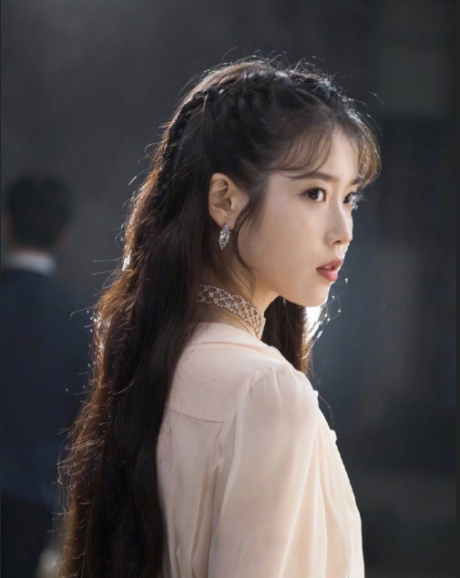 韩国美女图片 女明星李智恩《德鲁纳酒店》复古 4