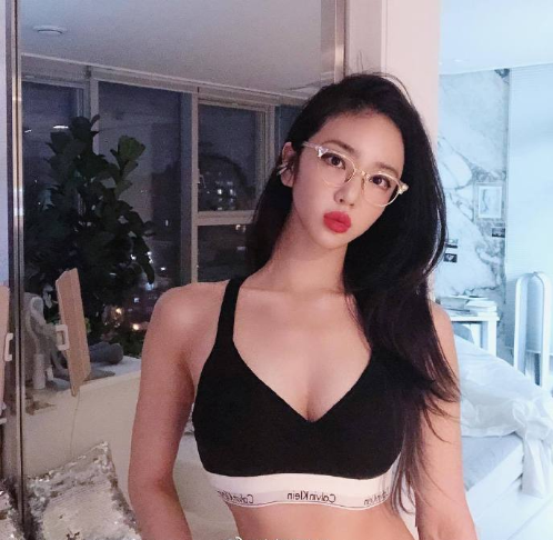 清纯美女李妍和小蛮腰图片 3