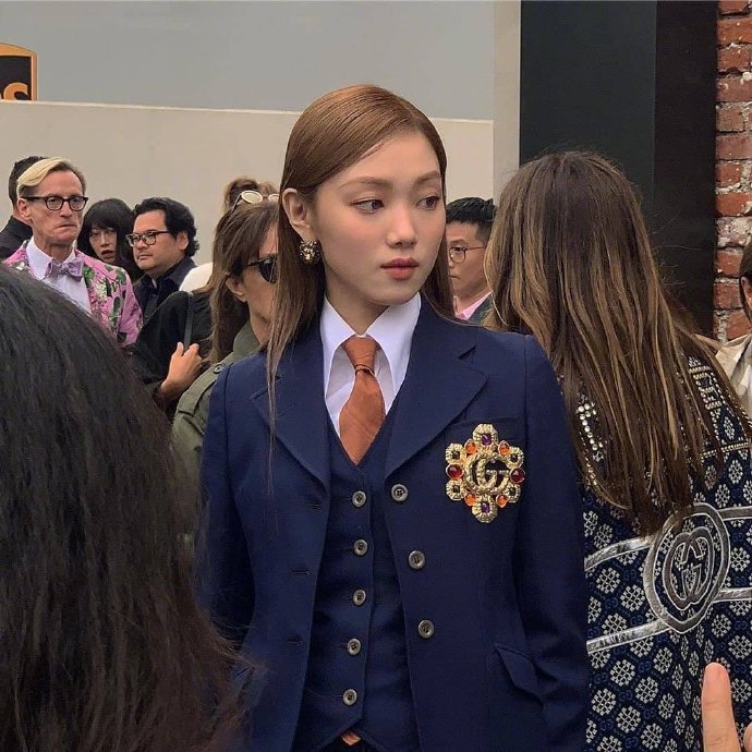 韩国美女图片 明星美女李圣经米兰时装周看秀 2
