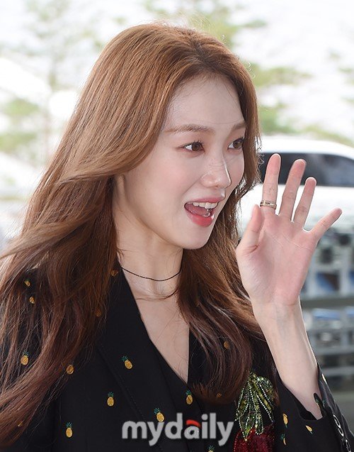韩国美女图片 明星美女李圣经米兰时装周看秀 4
