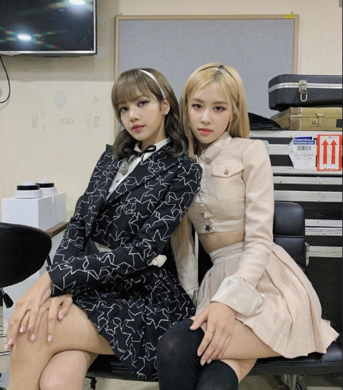 韩国女团BLACKPIN成员Lisa x ros&eacute;朴彩英姐妹图片 4