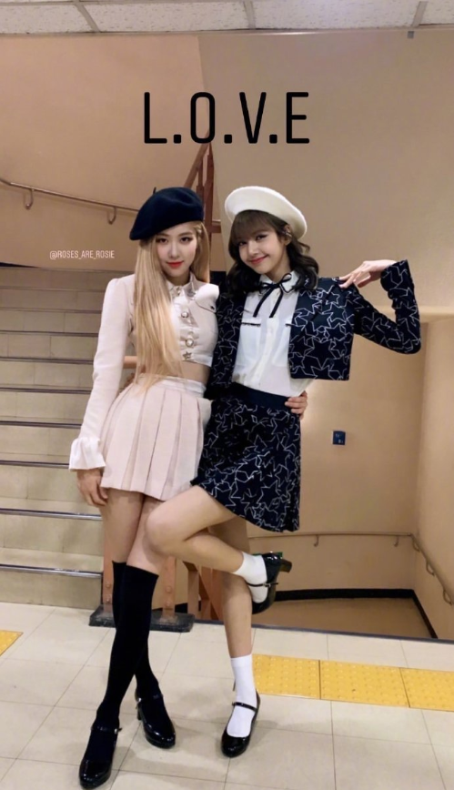 韩国女团BLACKPIN成员Lisa x ros&eacute;朴彩英姐妹图片 5