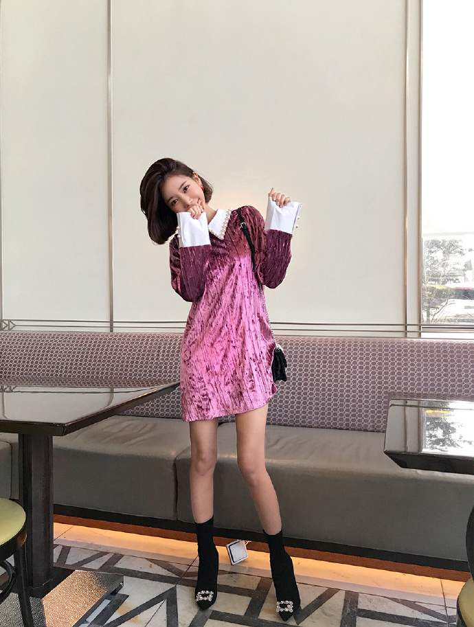 漂亮的短发女生自拍照图片
