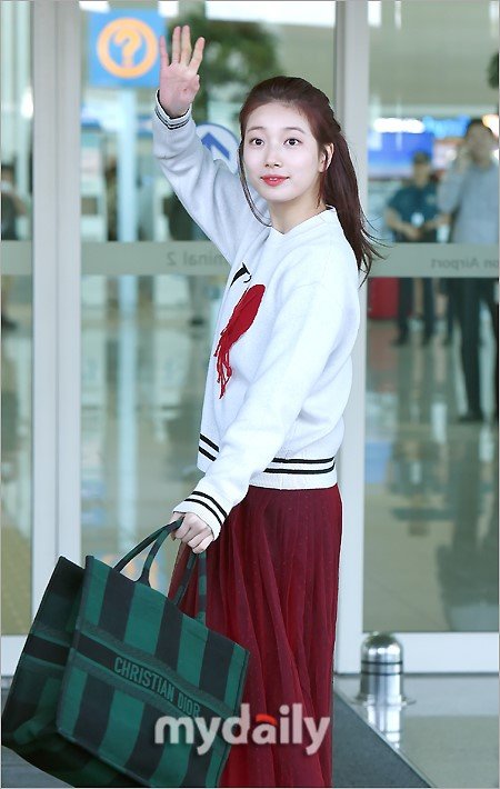 韩国美女图片 元气少女裴秀智巴黎时装周看秀图 5