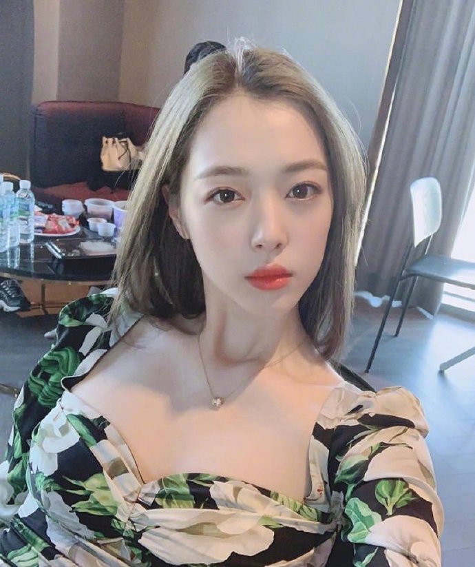 韩国美女图片 明星美女雪莉自拍照图片 4