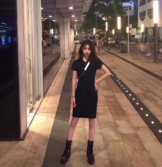 网红小脸美女自拍照图片 4