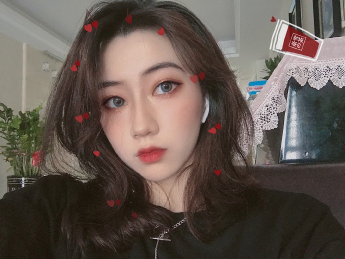 网红小脸美女自拍照图片 6