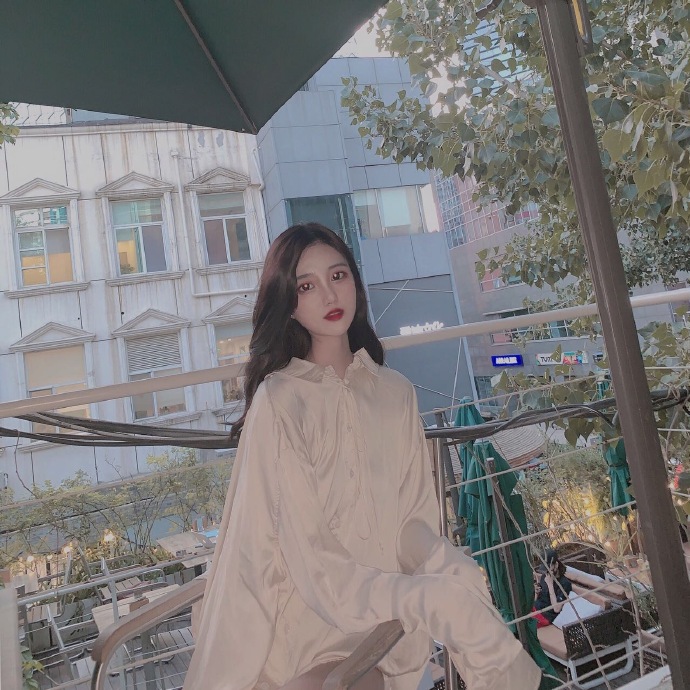 鹅蛋脸美女自拍照图片 小家碧玉