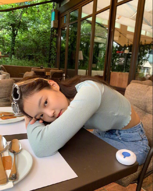 韩国美女图片 人间香奈儿Jennie金智妮图片 3