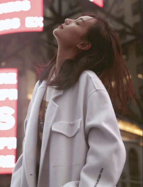 山东美女图片 明星街拍美女李一桐图片 2