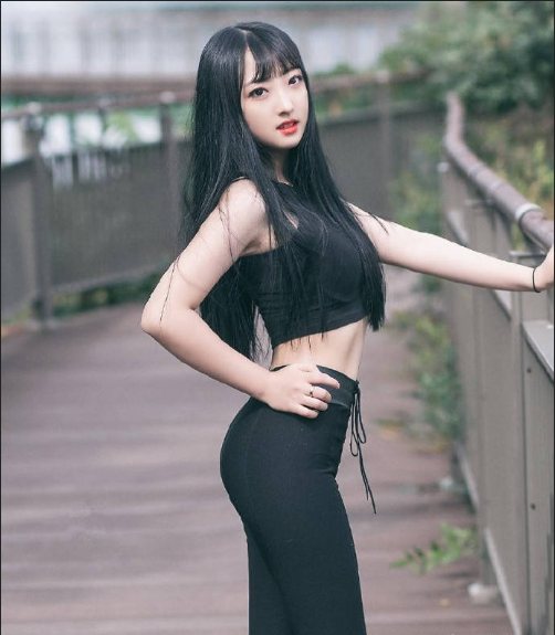 紧身牛仔裤美女与紧身皮裤美女图片 你喜欢那个 3