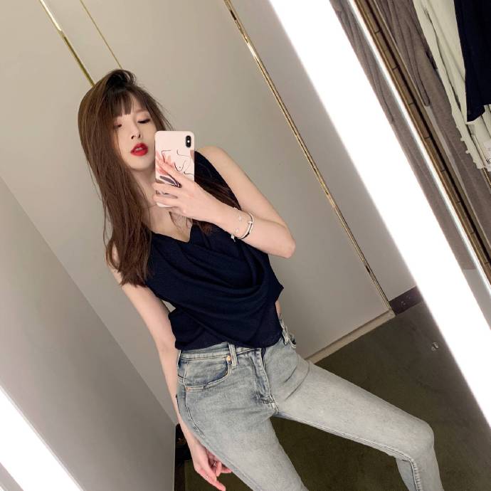 成熟美女自拍照图片 妖娆多姿如春风化雨